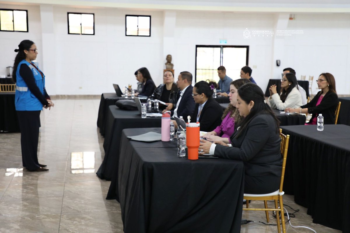 CancilleriaHN's tweet photo. 📌Cancillería fortalece las capacidades de su personal para brindar asistencia y protección a los hondureños en el exterior https://t.co/EGY7XJ6NQH