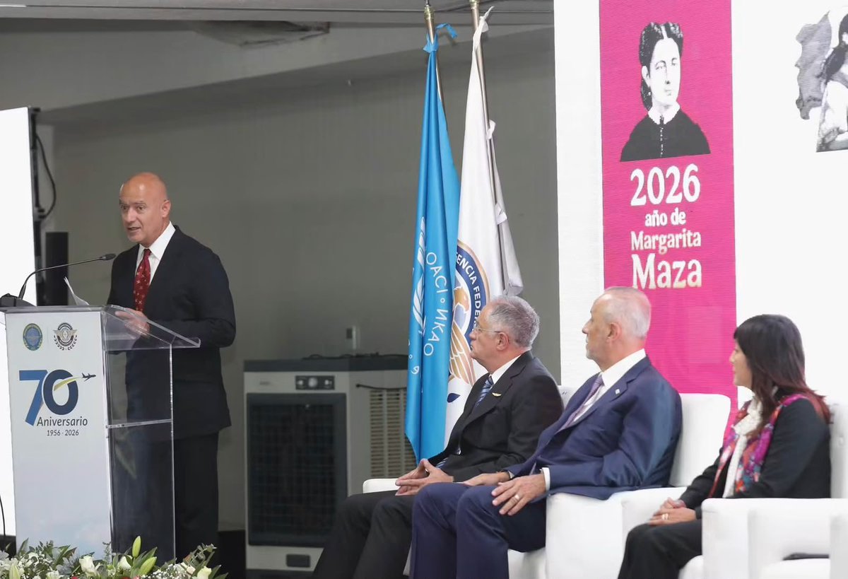 ASAMexico_mx's tweet photo. #ASA acompañó a la @AFAC_mx en la ceremonia conmemorativa de su 70 aniversario, refrendando la colaboración interinstitucional y el compromiso compartido con el fortalecimiento de la aviación civil en #México. 1/2

#ASA #AFAC #AviaciónCivil https://t.co/HRBkM3YID2