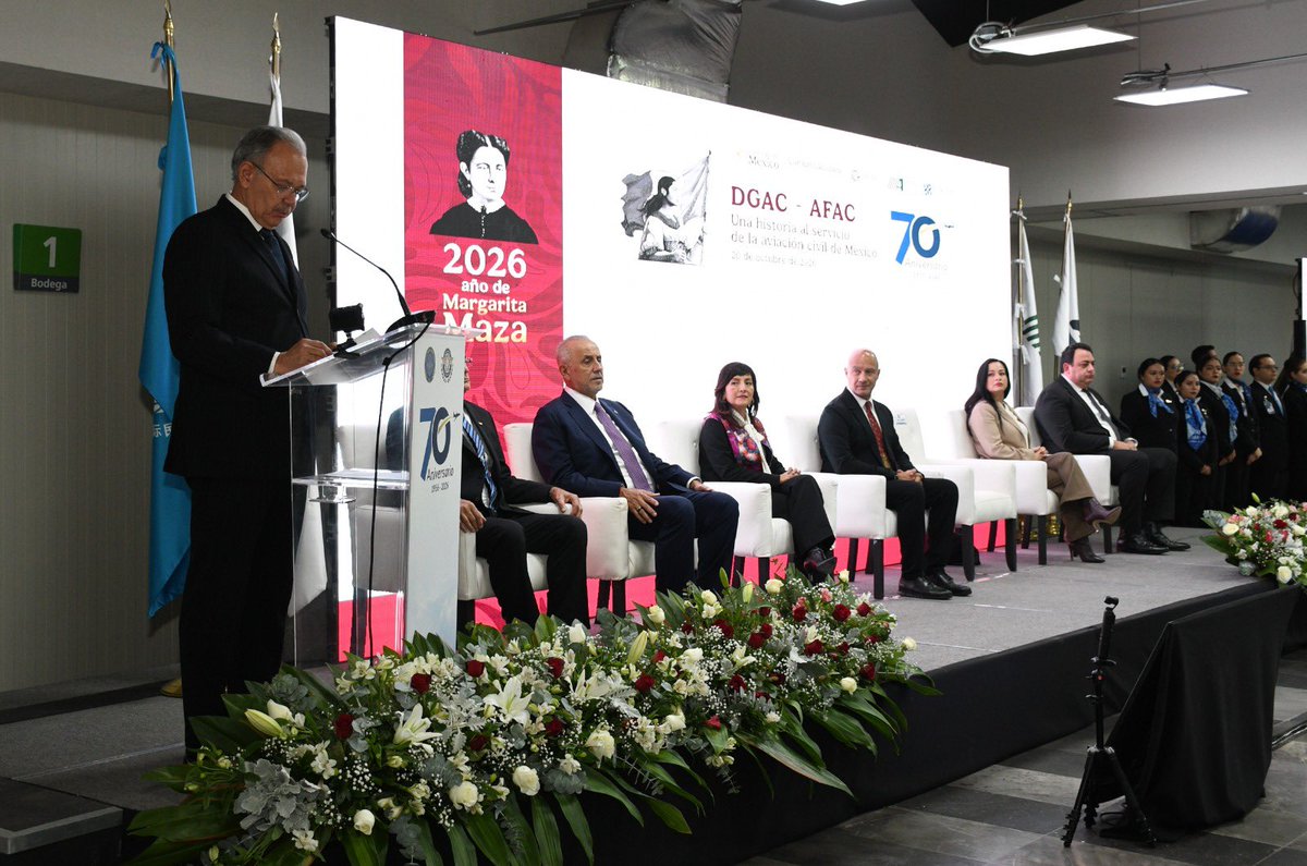 ASAMexico_mx's tweet photo. #ASA acompañó a la @AFAC_mx en la ceremonia conmemorativa de su 70 aniversario, refrendando la colaboración interinstitucional y el compromiso compartido con el fortalecimiento de la aviación civil en #México. 1/2

#ASA #AFAC #AviaciónCivil https://t.co/HRBkM3YID2
