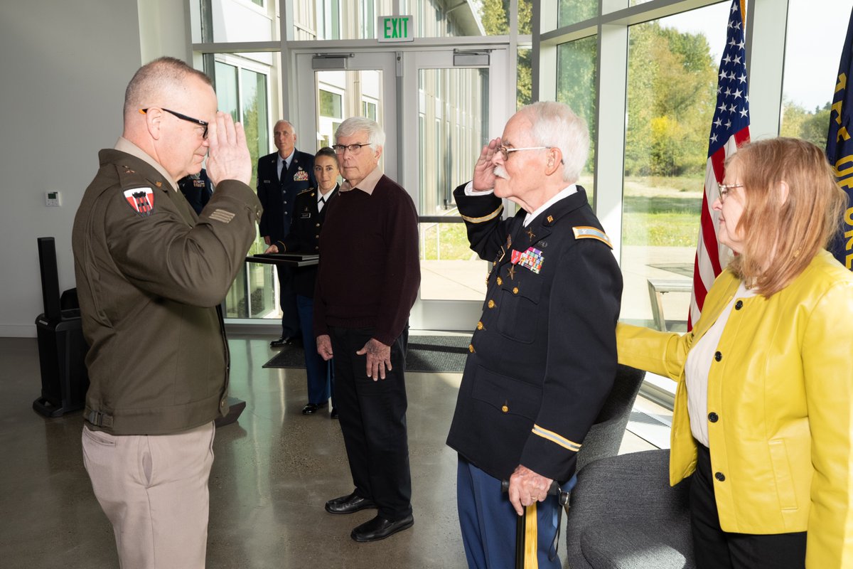 RepValHoyle's tweet photo. I was honored to join Lieutenant Colonel David Gauntlett at the formal pinning for his Bronze Star with a V.

Due to lost paperwork, this medal was long overdue and I’m glad that my team was able to help make this happen. Lieutenant Colonel Gauntlett's bravery in Vietnam saved lives, and in over 50 years of service to the military, he demonstrated great courage and patriotism.