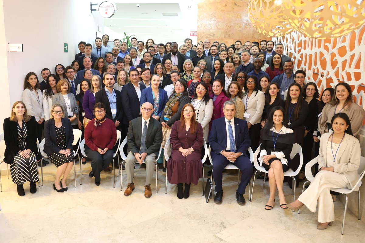 OPSOMSMexico's tweet photo. 🚭💰 La @opsoms reunió en Ciudad de México a autoridades de salud y finanzas de 19 países de América Latina para hablar de impuestos al tabaco como una de las medidas más costo-efectivas para reducir su consumo y prevenir enfermedades no transmisibles. 🌎🤝 https://t.co/zIwMVo099W