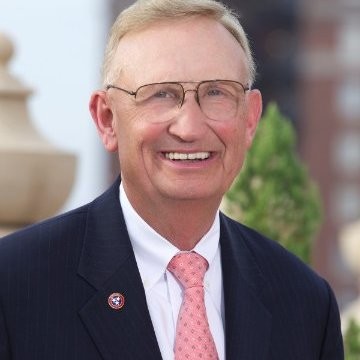 RepDavidKustoff's tweet photo. Roberta and I are deeply saddened about the passing of Bill Watkins. Bill co-founded one of the premier regional CPA firms, Watkins Uiberall, guiding individuals and businesses throughout the Mid-South. Bill was also involved and led a number of civic and philanthropic endeavors, such as the Germantown Performing Arts Centre Board of Directors, Boy Scouts of America, the Associated Builders and Contractors, and the Tennessee Board of Regents.  

Bill was a strong force in Tennessee politics, serving as a Chairman of the Republican Party of Shelby County and Campaign Treasurer for numerous local, state, and federal candidates. 

Bill was an amazing friend to many and a good man. He was a great friend to Roberta and me. Our prayers are with his wife, Jeanette, and his children, Renee and Trey.