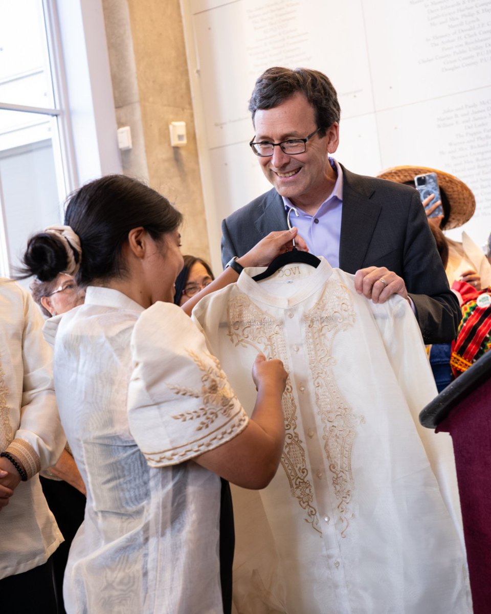 GovBobFerguson's tweet photo. It was wonderful to celebrate Filipino American History Month with community members, specifically recognizing the farmworkers and labor leaders who have contributed so much to our state.

In Washington state, our diversity is our strength. https://t.co/9N5ymhY7Q6
