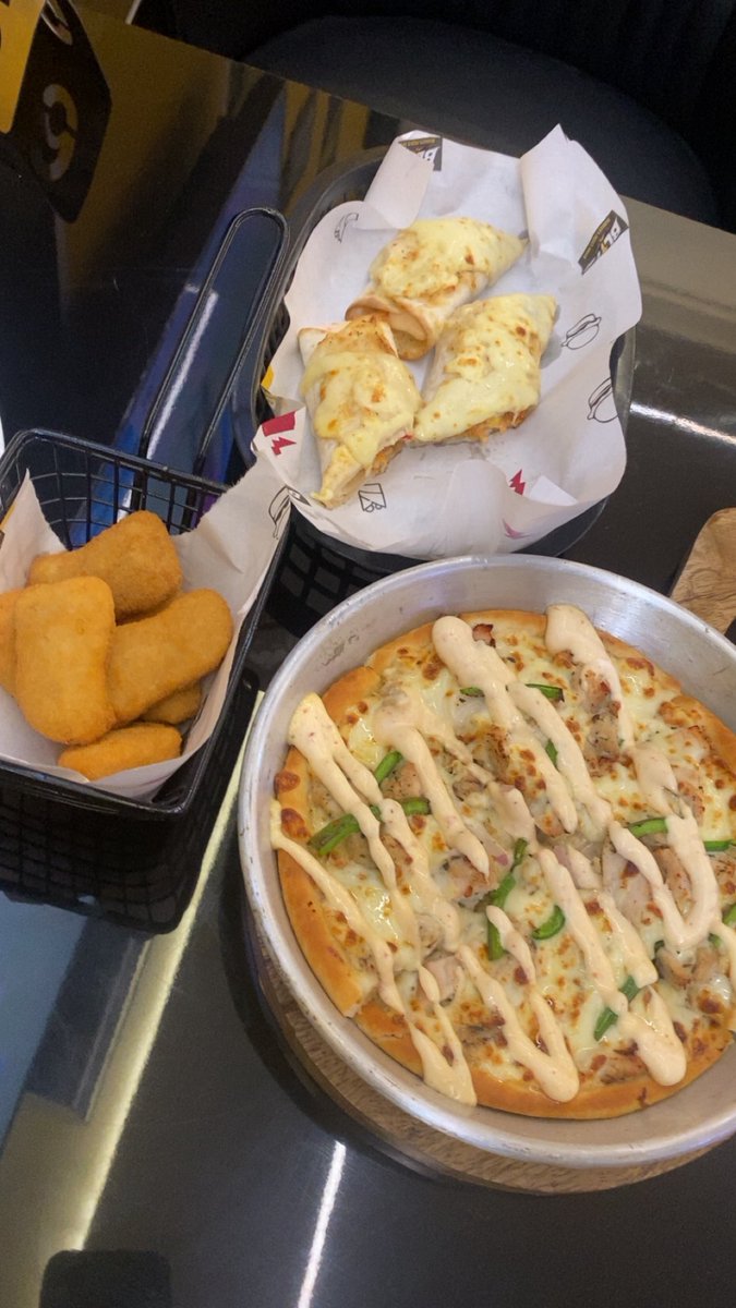 redlizerd7777's tweet photo. Jisny khana aa jaaoO..!! https://t.co/VDAQ5gAo67