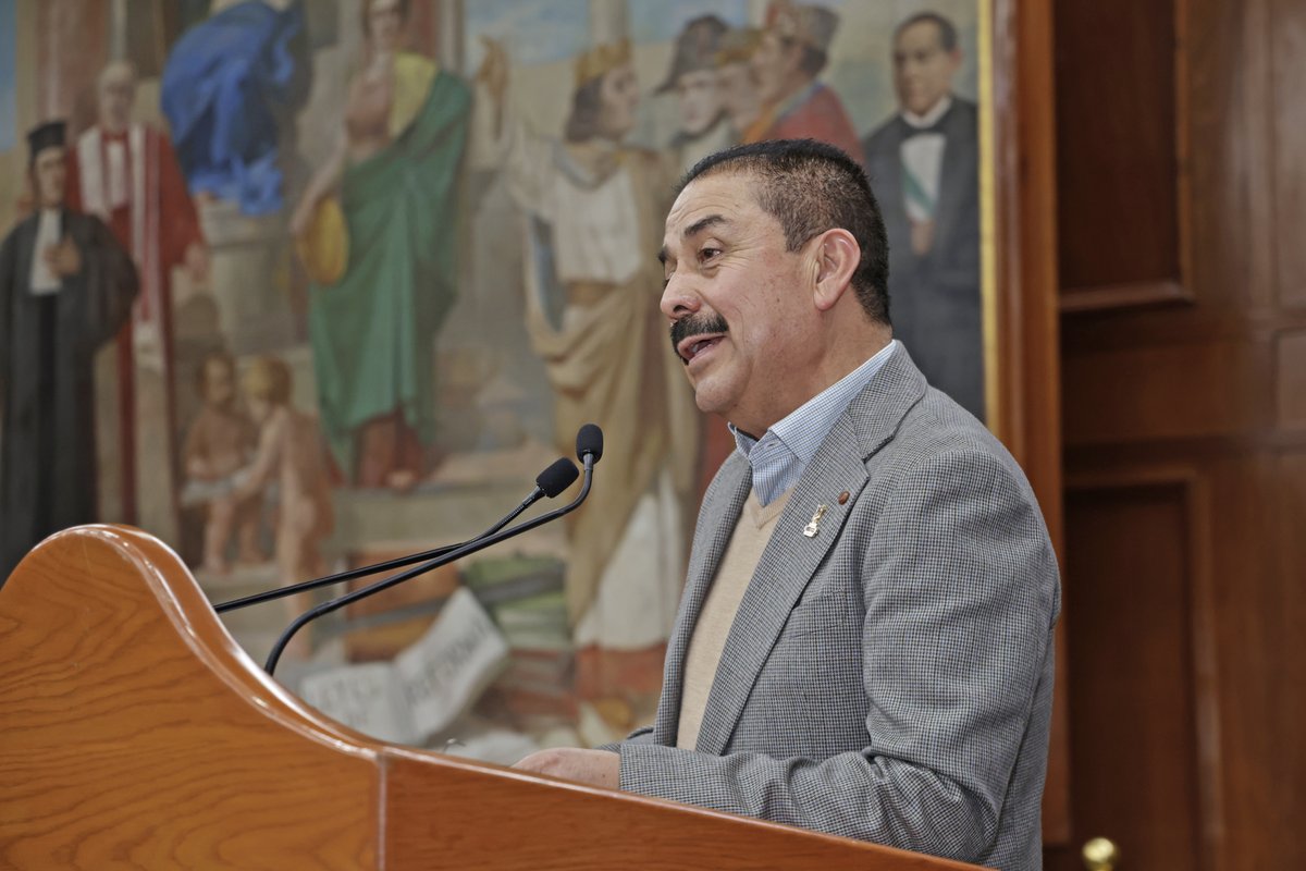 secti_edomex's tweet photo. 📄 Durante la presentación del Informe Jóvenes en México 2026, de la @FundacionSMmx, el secretario Miguel Ángel Hernández Espejel destacó la importancia de transformar esta evidencia en decisiones públicas que amplíen y fortalezcan las oportunidades para las y lo jóvenes. 🌱 https://t.co/z33N7xExVk
