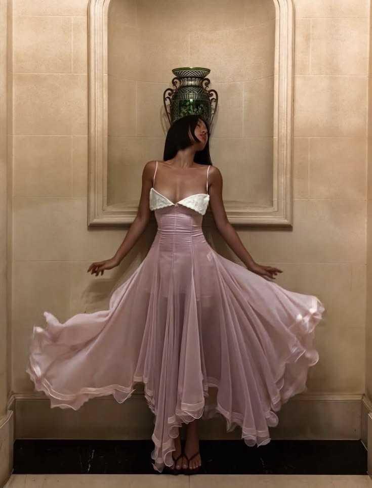 vogueishgirl's tweet photo. Fairytale dress https://t.co/L27x2CNVFC
