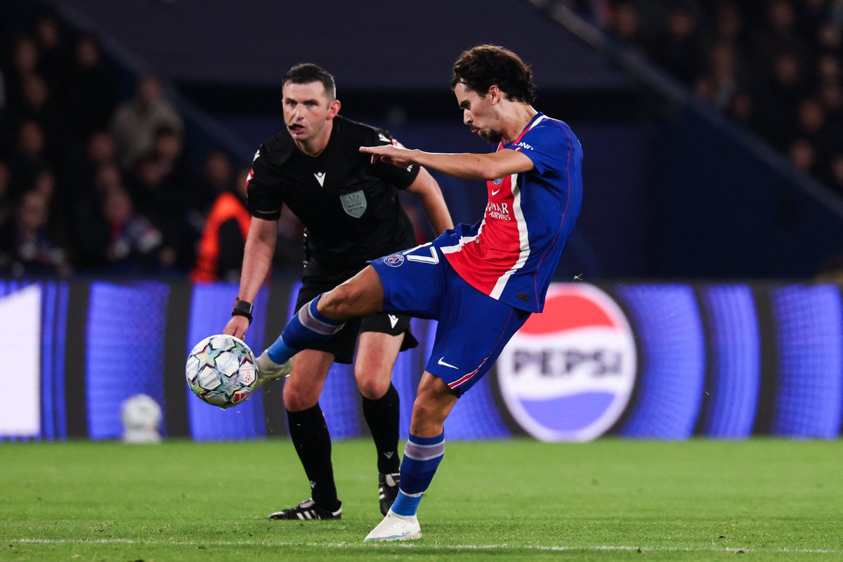 OptaJean's tweet photo. 15 - Records de tirs cadrés du Paris SG en Ligue des Champions depuis qu'Opta l'analyse (2003/04) :

17 v Etoile Rouge en octobre 2018
🆕15 v Barcelone ce soir
14 v Slovan Bratislava lors de la J1

Déchaînés. https://t.co/jgaLoLHFvz