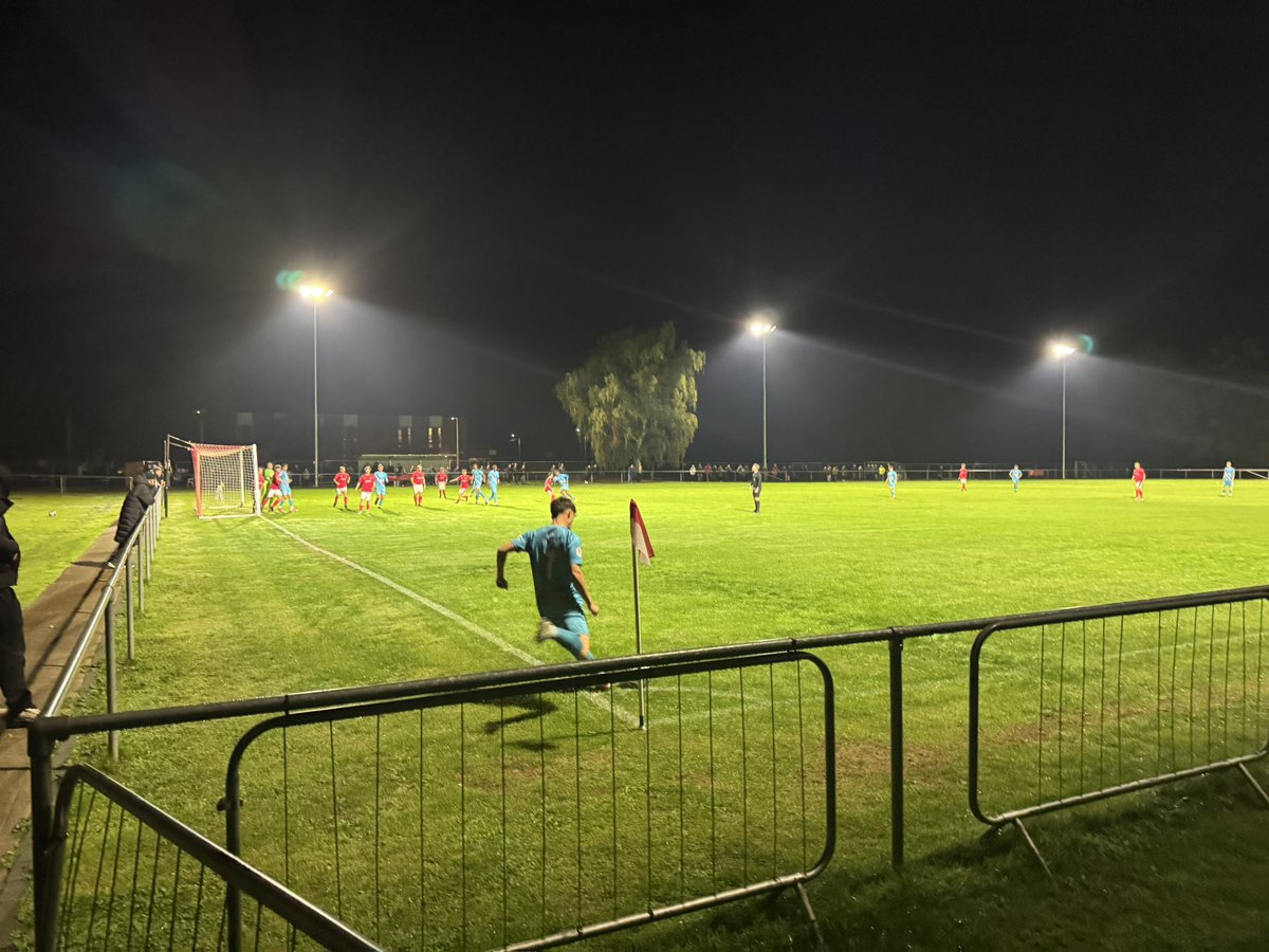 Kizzyetrance's tweet photo. Some Tuesday night @HellenicLeagueX Division One action as @sharpnessafc beat @ShortwoodUtdFC 4-3 in an entertaining game #groundhopping #kizzyscornerpics https://t.co/0vbc43LsqQ