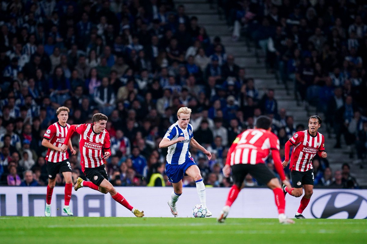 CantodoFCP's tweet photo. 3 jogos, 3 derrotas, zero pontos. Só o Benfica conseguiu passar à fase seguinte nesse contexto. Nunca pensei dizer isto, mas resta-nos fazer igual 🙃 

#FCPorto #FCPPSV #UCL https://t.co/Jwuo0TeKJ8