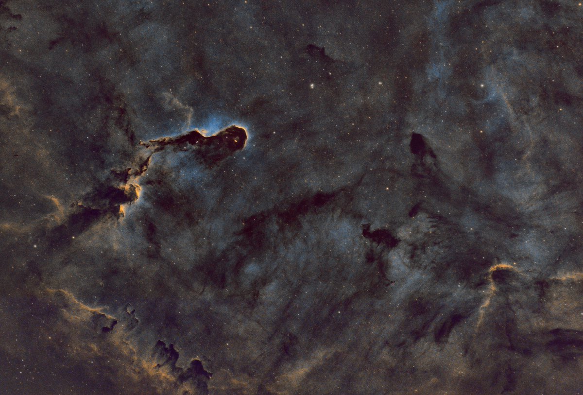 roophillips's tweet photo. My photo of the Elephant’s Trunk nebula.

A vast cloud of glowing gas about 3,000 light-years away. Each pixel spans about 1,000 times the Earth–Sun distance, so our whole solar system would fit across a single pixel more than ten times.
#astrophotography #nebula #deepsky #utah https://t.co/0KIGCLPT62