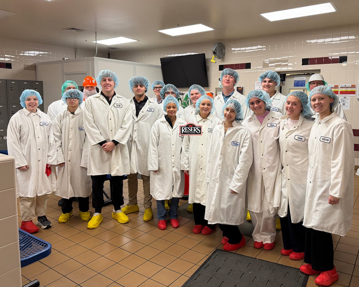 bvcaps's tweet photo. 🥔🏭 CAPS Future of Food students explored food manufacturing in Topeka today! From seeing automation in action at @Fritolay w/ CAPS alumnus Raj Kodira to learning about production of prepared foods at @Resers Fine Foods (Thank You)! #BVTogether #ChampionsOfLearning 🥗 https://t.co/eaQbYqUKMe