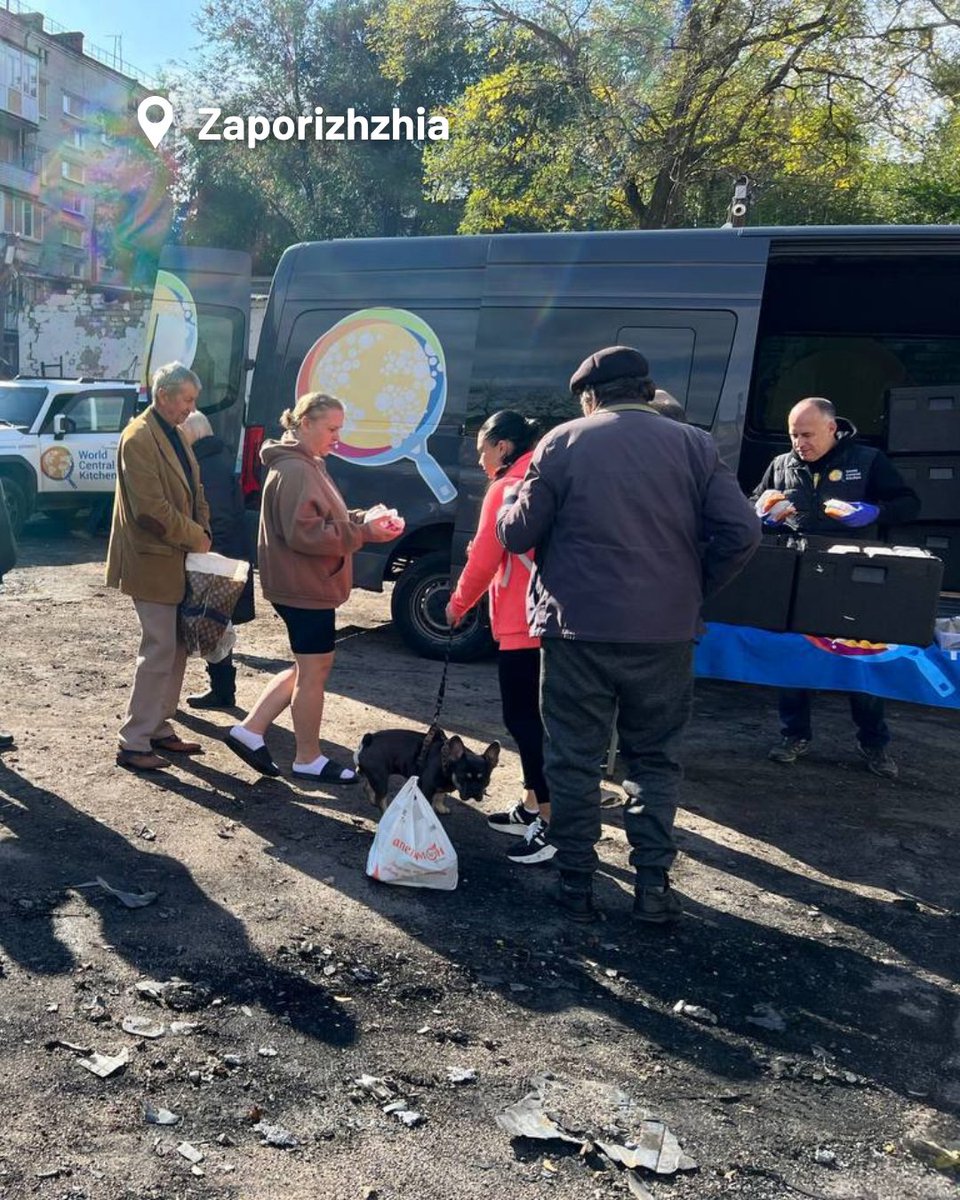 WCKitchen's tweet photo. Overnight and through the day, Russian drones and missiles struck energy sites, homes, medical facilities, railways, and roads across Ukraine—from Kyiv and Khmelnytskyi to Zaporizhzhia, Kherson, Sumy, and Mykolaiv. People were killed and injured. Many more were left without gas, power, and a safe place to eat.
WCK mobilized immediately. In the last 24 hours:
🍲 We served hot meals to residents of damaged homes and emergency crews across multiple regions
🥗 We brought fresh salads to people and first responders in Sumy
🚆 We fed passengers on a Dnipro-Lviv train delayed for hours—serving hot meals, fruit, and water inside a station bomb shelter during an air raid alert
In Khmelnytskyi, we delivered lunches to residents left without gas and power. Tomorrow, we will bring recovery kits to people receiving treatment in hospital.
In Zaporizhzhia, we are winding down our response as gas has been restored. #ChefsForUkraine