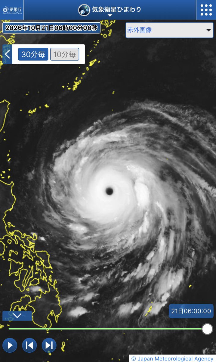 ICCHY8591's tweet photo. 台風30号チャンパー、ついに中心気圧900hPa、最大風速60m/s、最大瞬間風速85m/s
のバケモノへ

史上最強台風と言われた平成25年のハイエン（中心気圧895hPa）も台風第30号だった。

あれから13年。それ以来の30号到達。

#台風30号 https://t.co/mQnT8rmAwV