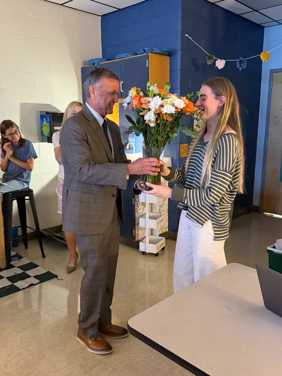 franklinspecial's tweet photo. Dr. David Snowden and Dr. Mary Decker surprised McKenzie Lenox, 4th-grade @fssdPGES, and Brianna Libert, 5th-grade @fssdPGMS, with the news that they are the FSD Elementary and Middle Novice Teachers of the Year! We are proud of the impact these educators are already making! https://t.co/t9UCRpyAyH