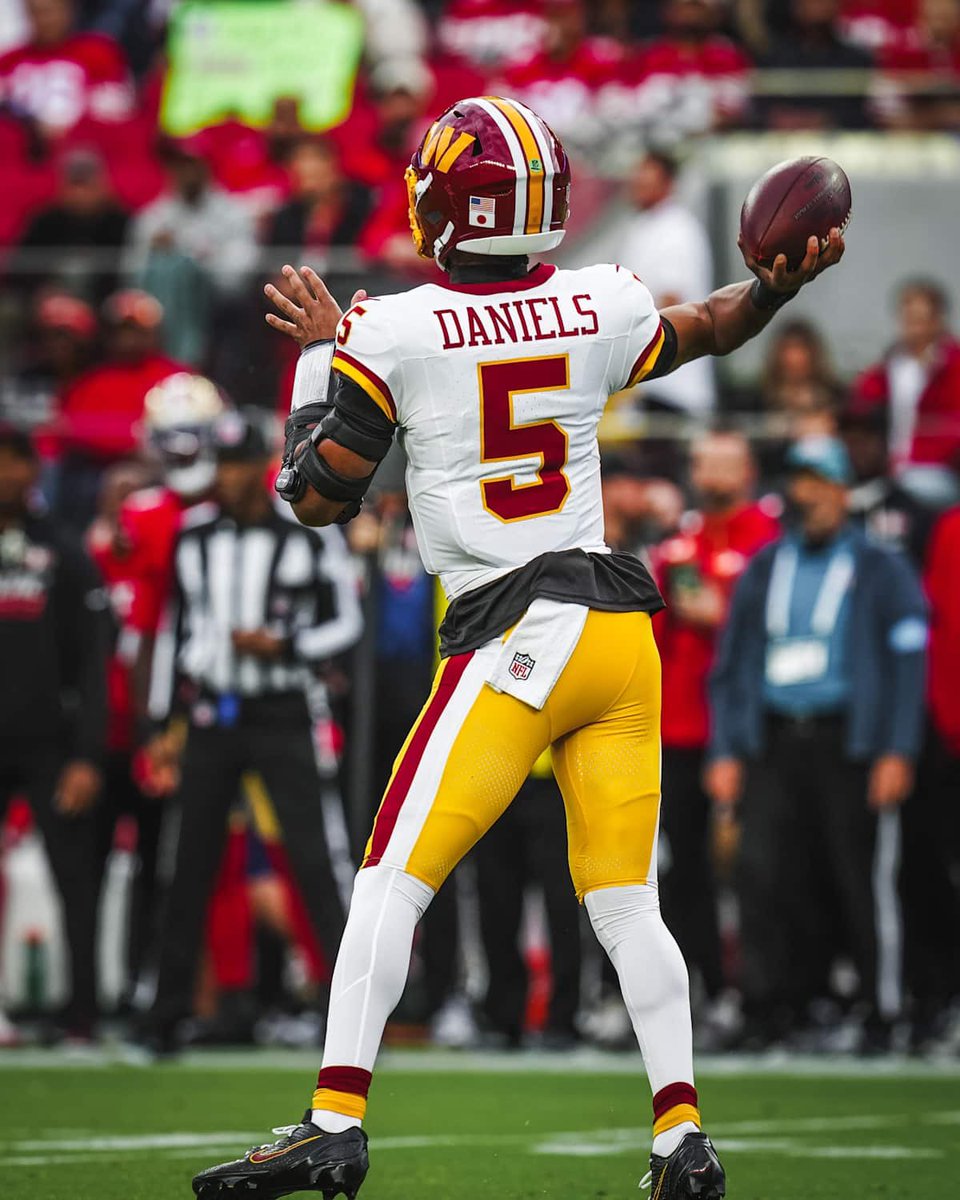 Commanders_DC's tweet photo. Tweeting at the
@Commanders
 everyday until they follow me...

Day 2,326

It’s going to be a long two weeks getting through this BYE week.  Luckily, there’s not much to talk about…

#WashingtonCommanders #HTTC #FightForOldDC #RaiseHail  #Day2326 2️⃣3️⃣2️⃣6️⃣ https://t.co/1TYlYCHjh4