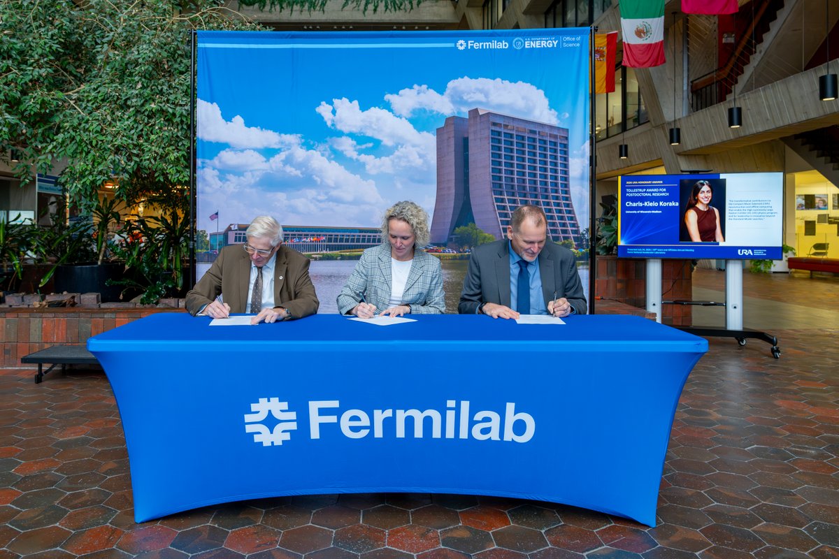 ORNLEnergy's tweet photo. @ORNL, Fermilab, and the Midwest Energy Efficiency Alliance signed a memorandum of understanding to develop a phased retrofit strategy for Fermilab Village, a 114-building campus that includes housing, laboratories, offices and support facilities. https://t.co/uFKiZRjjv6 https://t.co/eKDxuc0pK7