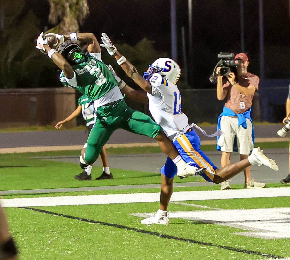 GoFlashWin's tweet photo. 🐺🏈 Go Foxes!!!! More photos of Dutch Fork Varsity Football vs Sumter and B-Team and JV Football vs River Bluff are now available at https://t.co/TBUfYUtPyk. Repost and Follow. https://t.co/X7SOdiG4xu