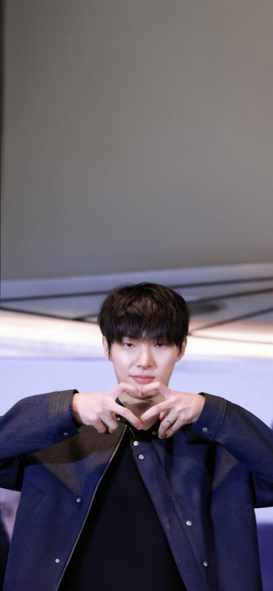 ayspagee's tweet photo. #mingi makestar fansign LA

#MINGI WALLPAPER 
HD,HQ LOOKSCREEN 

#songmingi #ateez https://t.co/1BTRz2GFDh
