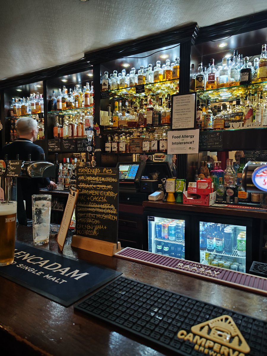 europebarguide's tweet photo. The Bowler's Rest, Leith 🏴󠁧󠁢󠁳󠁣󠁴󠁿 1st visit. Honestly sensational. How to take a trad boozer through and through into the present day carefully, respecting the past and introducing the better drinks and events that secure it's future. The best first visit of this week 👍🍻 https://t.co/t4A3sy2DkJ