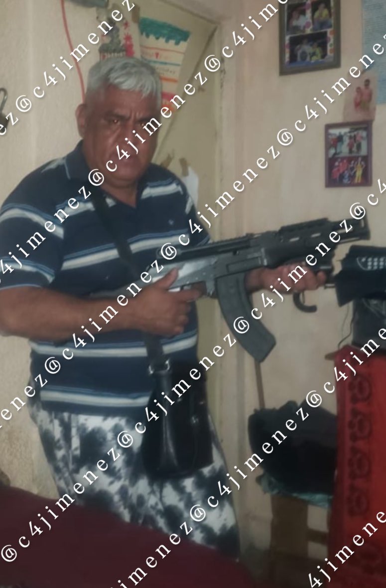 c4jimenez's tweet photo. LA FAMILIA LACRA del ECOLIN
Su pareja: Jatziri Danae Aguirre Flores.
Así fue detenida por vender drogas en @TuAlcaldiaGAM 
Su papá: Adán Rodríguez Coronado.
Así se luce armado.
@SSC_CDMX los ha detenido a todos… y todos han salido.
Así se reía Yahir Rodríguez El Ecolin, en reciente captura de este sábado.