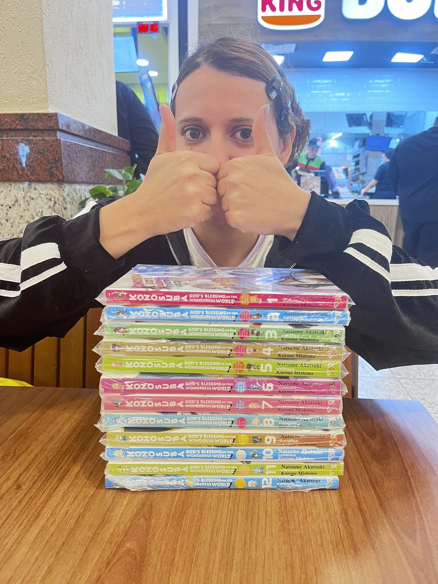 NaokoCos's tweet photo. eu com meus 12 volumes da novel de konosuba https://t.co/Js7nxl7z6t