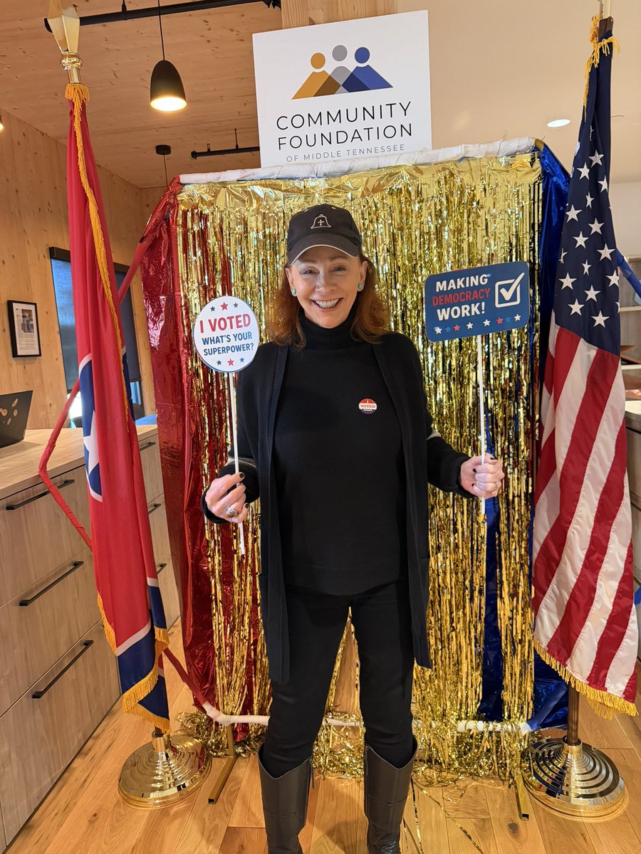 reba's tweet photo. Get out and vote! Early voting is happening now through Oct 29 in Tennessee. Election Day is nationwide on November 3rd! 
Find your local early voting timeline and get out there! 🗳️ If you’re in TN, https://t.co/6drBa0AIUA is a great resource. #vote https://t.co/rCuea7f3mj