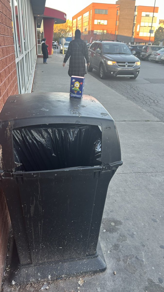 yoongisgoodgirl's tweet photo. guys this is not even a joke i just found an abandoned chimmy outside wth 😭😭😭 https://t.co/MtfY9rRyhs