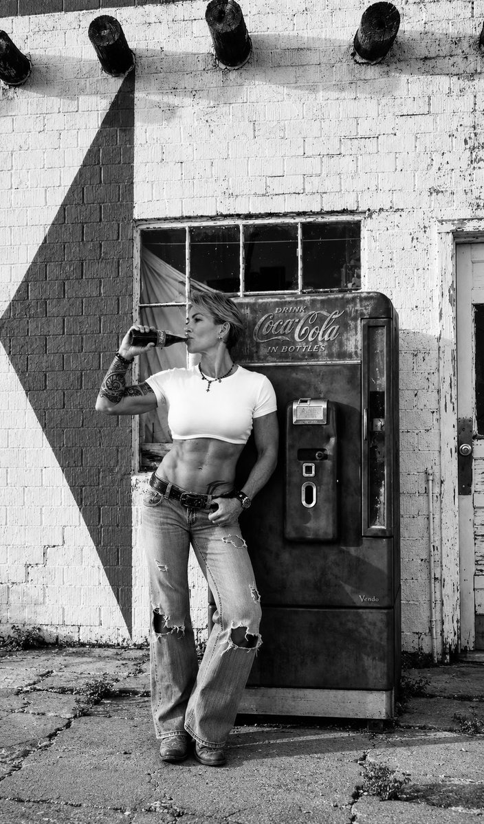 LoriIceFetrick's tweet photo. Aged to perfection 🔥 #chudai #OF #icebaby #Blonde #fitover50 https://t.co/uApfKD0rEg