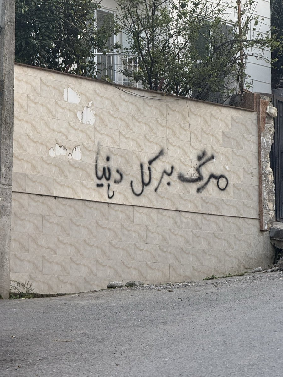 sowguly's tweet photo. مودترین عکسی که تو این مدت دیدم 🚶🏻‍♀️ https://t.co/zm19wNAcJf