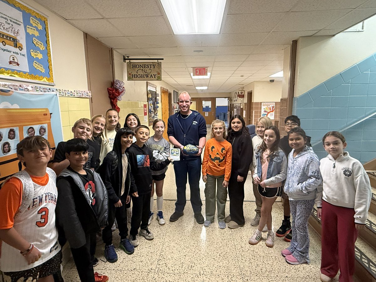 TierneyBethpage's tweet photo. Our first “You Rock” honoree of the school year is Mr. Matt! 🎉 Each month, students nominate the staff members who really rock as part of our Energy Bus for Schools program. Congratulations, Mr. Matt, and thank you for being such a positive passenger at CCS! 🚌💛 @EnergyBusSchool @BethpageUFSD @JimVanAllan @JonGordon11 @RicciPsychBUFSD #WeAreBethpage