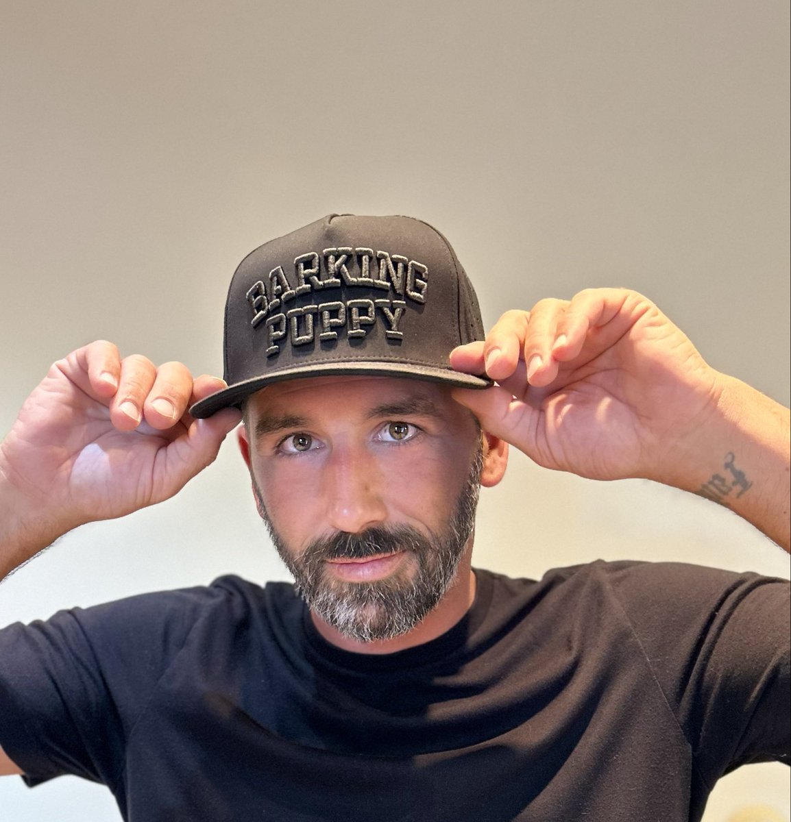 AdamFrack's tweet photo. In this space, I invest in people.

That’s why I invested in solana:3B1ijcocM5EDga6XxQ7JLW7weocQPWWjuhBYG8Vepump 

My hat came in today.
Thank you @BeTheHoss for the work you do 🫡 https://t.co/mInsGQgIID