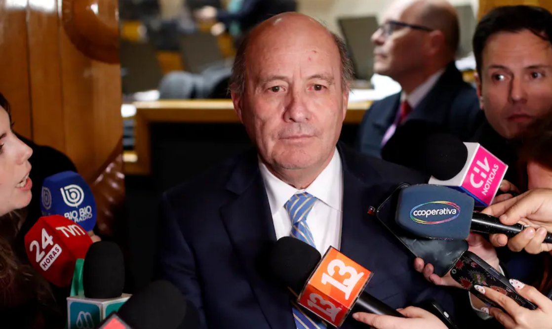 ReealDerechaCL's tweet photo. Fondo E: Quiroz dice que sanciones contra #AFP podrían alcanzar el patrimonio de sus directores y destaca gestión del gobierno.

En su primera aparición pública tras la polémica generada por el derrumbe de la rentabilidad del fondo más conservador del sistema, el secretario de Estado criticó la gestión de Osvaldo Macías a cargo de la Superintendencia.