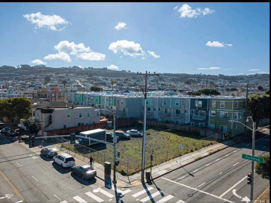 SuzieInDaSunset's tweet photo. @DanielLurie et al say we need more housing. 
2201 Alemany Blvd-a vacant lot for 40+yrs-sold in Jan 2026 for $1.9 mil. MLS listing included a building idea. Instead of housing there is an EV station being built because we need that more than places for people to live. https://t.co/DxCD1QUNiy