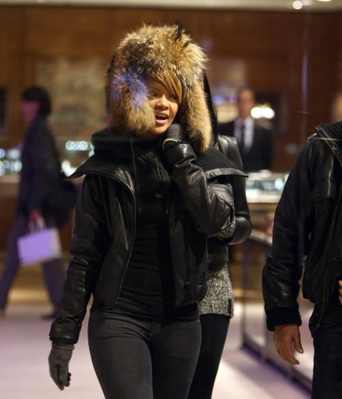 OldInternetFeel's tweet photo. Rihanna, 2009 https://t.co/jG7OeC38Vp