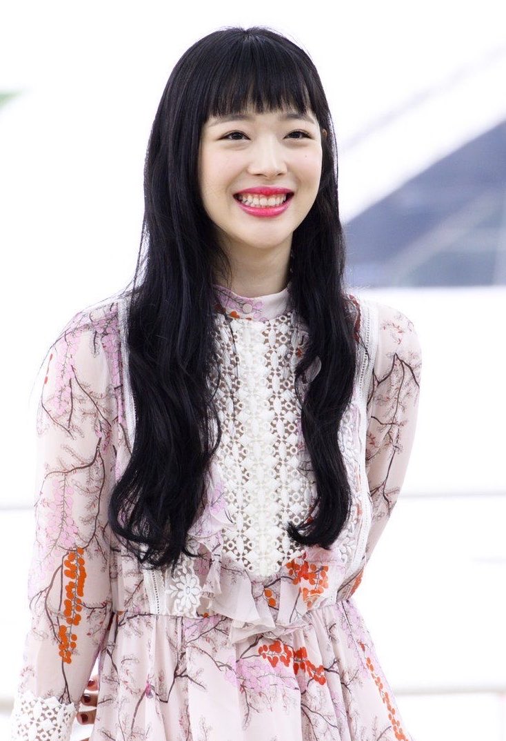 sullismilebot's tweet photo. every day the moon looks brighter, my jinri shines https://t.co/bwv1DQnO5m
