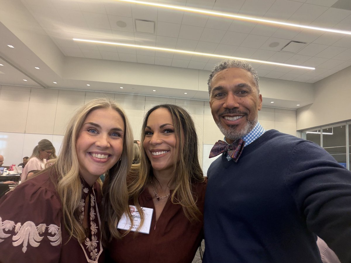 Dwight_Carter's tweet photo. @N2Learning continues to create meaningful, reflective, and professional learning for school principals. I appreciate being a part of for the last 6 years facilitating about what it means to #BeGREAT: Grateful, Relational, Enthusiastic, and Teachable! https://t.co/mbDZ1T4h5k
