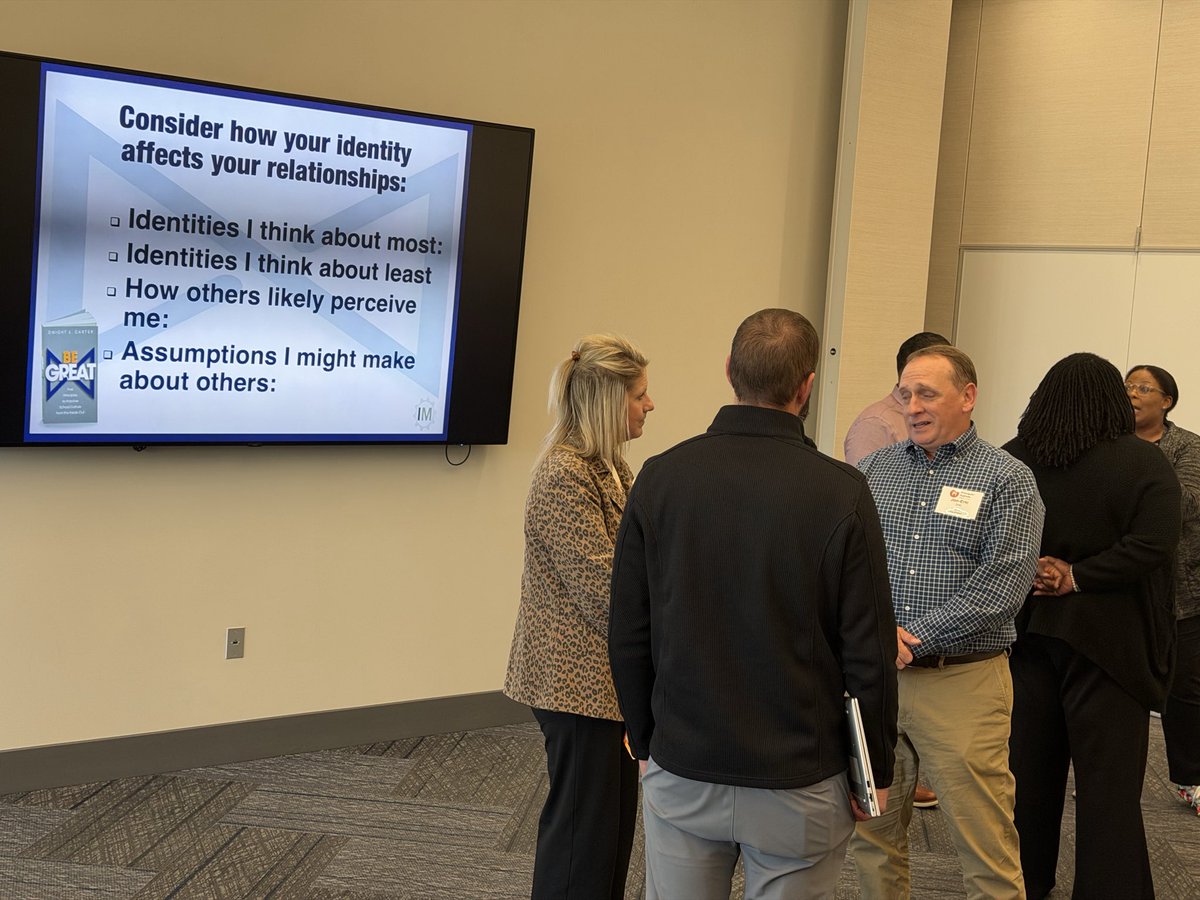 Dwight_Carter's tweet photo. @N2Learning continues to create meaningful, reflective, and professional learning for school principals. I appreciate being a part of for the last 6 years facilitating about what it means to #BeGREAT: Grateful, Relational, Enthusiastic, and Teachable! https://t.co/mbDZ1T4h5k