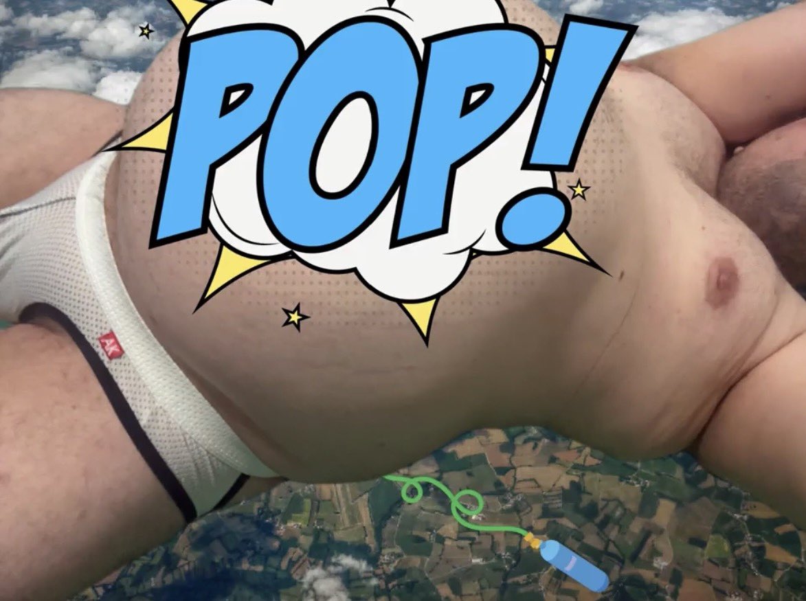 A54_Inflation's tweet photo. Poptober day 2! 👻🎃

Getting carried away while inflating is so easy,  specially when you’re slowly floating off into the distance 🌤️🎈💥 https://t.co/IFxjiSoeIl