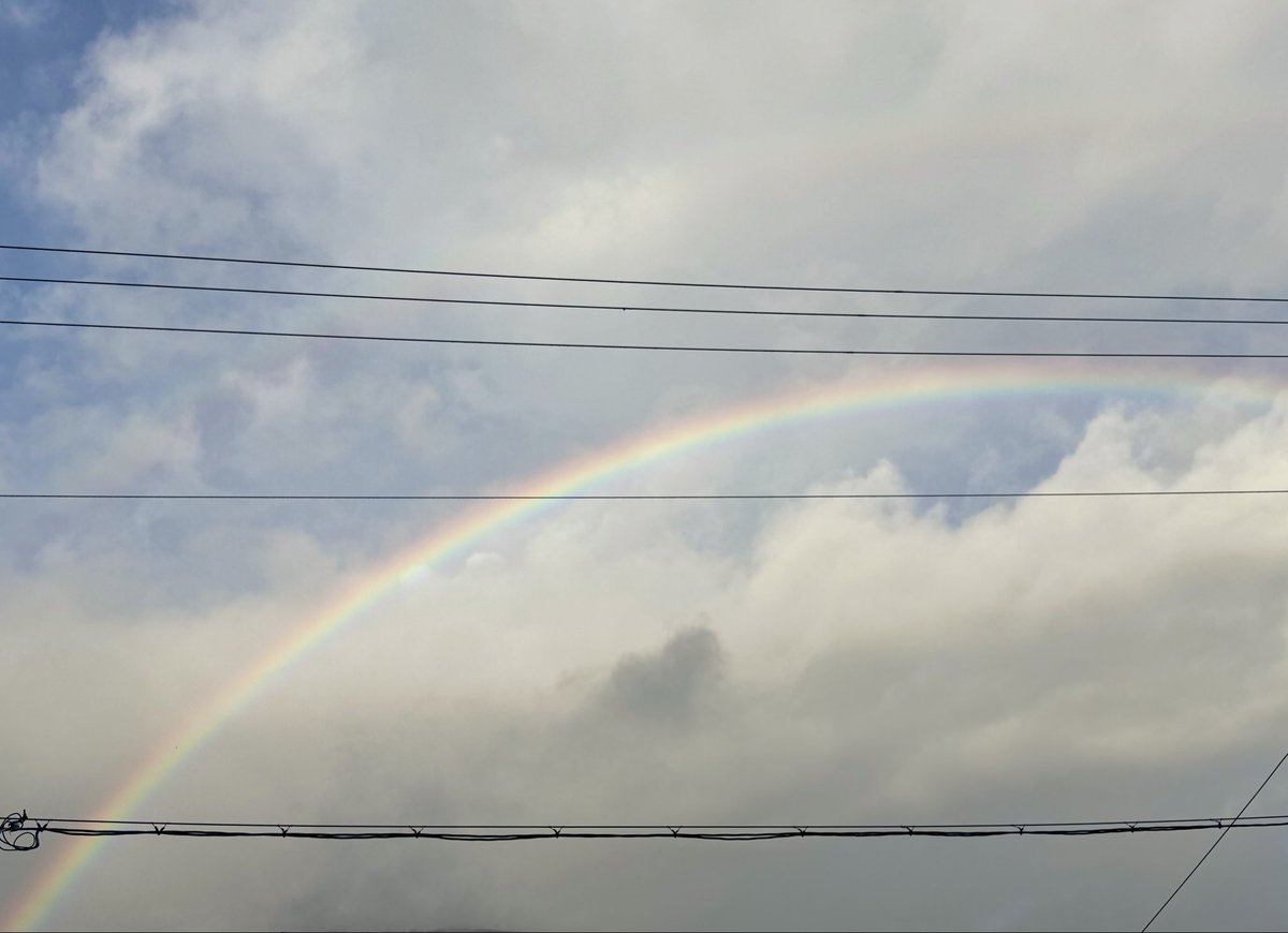 yumirovskaya's tweet photo. 虹が出ていたよ🌈
よく見ると二重だよ。綺麗だった✨ https://t.co/U4omyuBoto