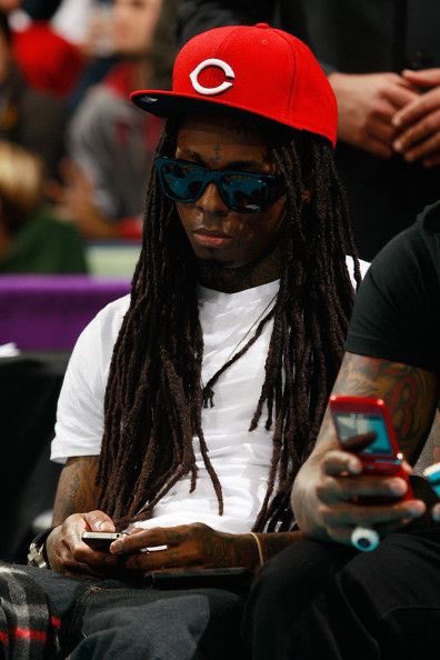 Sound_Scrape's tweet photo. Lil Wayne sitting courtside a day after his release from prison [2010] https://t.co/YCtOR8Mh8K