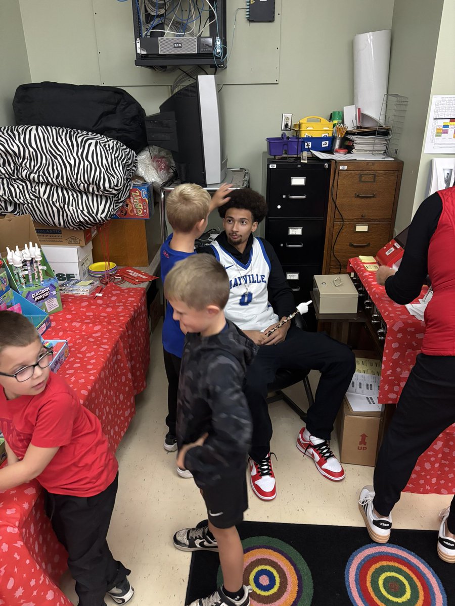 MSUCometsMBB's tweet photo. A great day with the students! 📚

Kuon, Isaiah, and Tyler stopped by Peter Boe Jr. Elementary School to help out with the book fair and spend some time with the students. Thanks for having us!

#GDTBAC #TheVille https://t.co/v9bGjAP7uu
