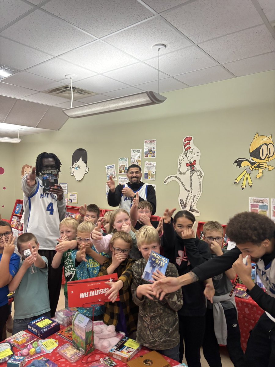 MSUCometsMBB's tweet photo. A great day with the students! 📚

Kuon, Isaiah, and Tyler stopped by Peter Boe Jr. Elementary School to help out with the book fair and spend some time with the students. Thanks for having us!

#GDTBAC #TheVille https://t.co/v9bGjAP7uu