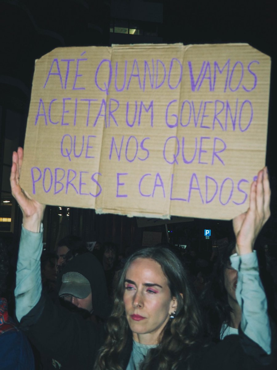 luisinhacf's tweet photo. Porto, hoje, manifestação pela habitação https://t.co/mcNEej3s5o