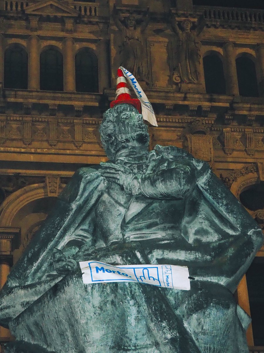 luisinhacf's tweet photo. Porto, hoje, manifestação pela habitação https://t.co/mcNEej3s5o