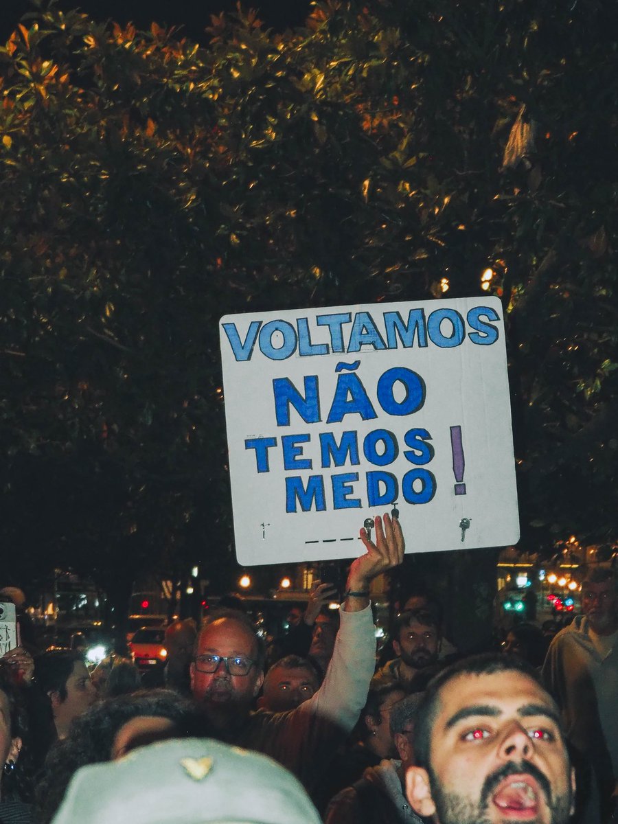 luisinhacf's tweet photo. Porto, hoje, manifestação pela habitação https://t.co/mcNEej3s5o