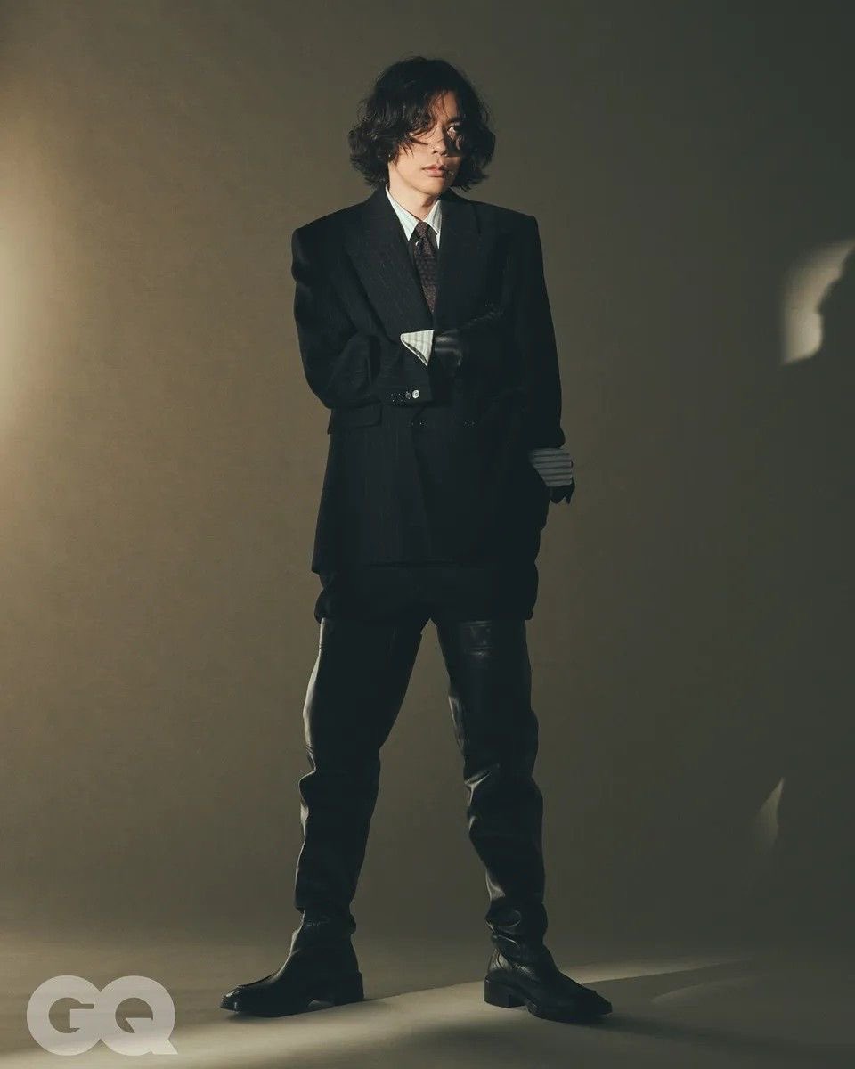 ExpiredSkittles's tweet photo. “He looks like Kenshi Yonezu” yea damn I wonder why https://t.co/z0iKN8D31L
