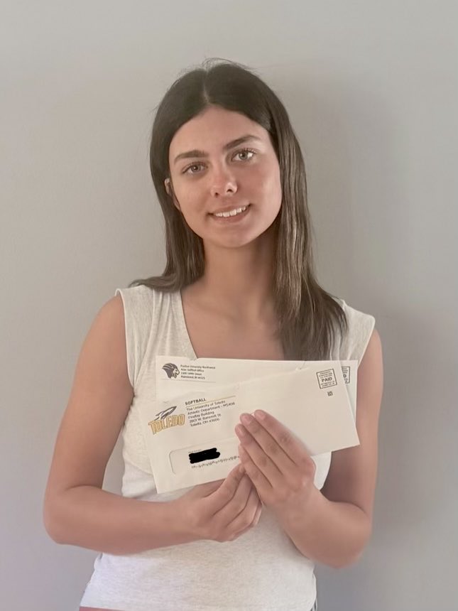 MadiEttinger23's tweet photo. Thank you so much  @ToledoSoftball 🚀and @PNWSoftball 🦁 for the letters and camp invites! Looking forward to learning more about your schools and softball programs!! @jess_bracamonte @kayla_noch @claireschapker @FinesseGrimm https://t.co/fa9zowhYRH