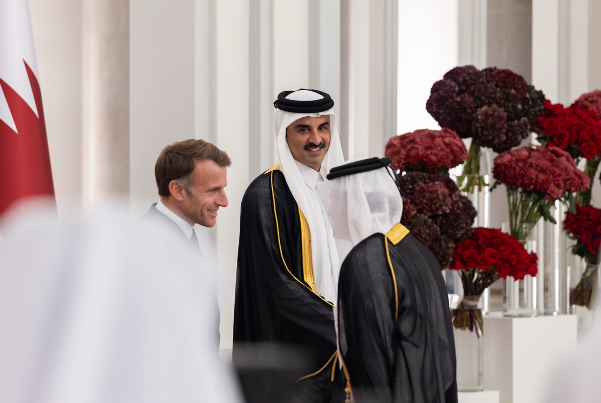 GulfTimes_QATAR's tweet photo. His Highness the Amir Sheikh Tamim bin Hamad al-Thani and French President #Emmanuel_Macron held an official talks session at #Lusail_Palace Tuesday. At the outset, His Highness the Amir welcomed the French president and his accompanying delegation, wishing them a pleasant stay.
He expressed great pleasure over this historic visit -- the first state visit by a president of the #French_Republic to the State of #Qatar -- noting that it reflects the depth of bilateral relations and the strength of the strategic partnership between the two friendly nations. His Highness the Amir also expressed his aspiration to further enhance this partnership and co-operation across various fields.
https://t.co/w9gp08H7XD