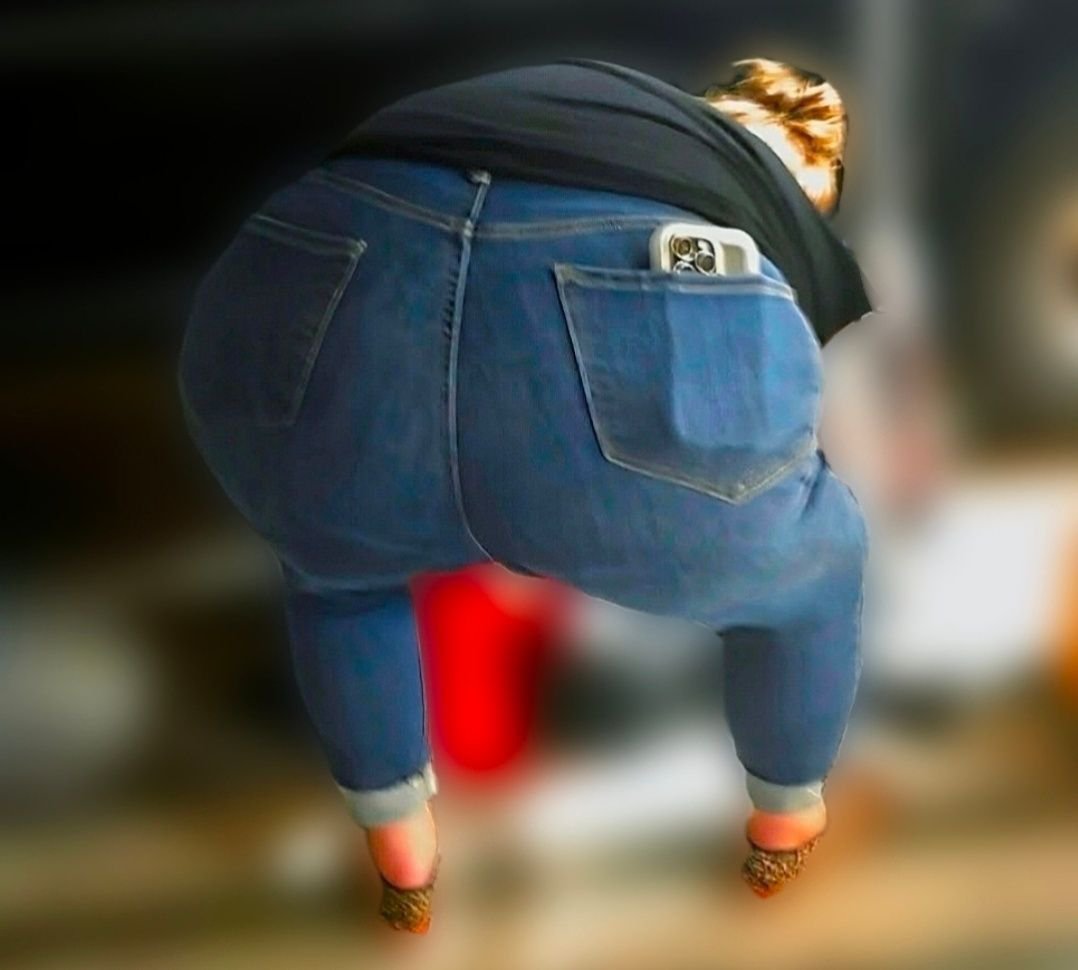 Qlevalga3h6pg's tweet photo. Mi mamá cincuentona y calienta

El hijo nos presenta a su mami stacie de 50 años,quien le gusta mostrarse para todos y también tiene unas buenas curvas
Opiniones?
#mom #son #cuckson #bigass #culona #tetona https://t.co/qMlky0yA5l