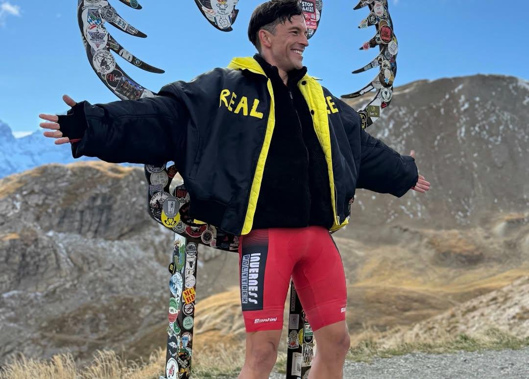 badpostjbailey's tweet photo. Jonathan Bailey after wrapping up a day of filming for ‘Pumping Black’ last week in France. https://t.co/PjzezFf2Z4